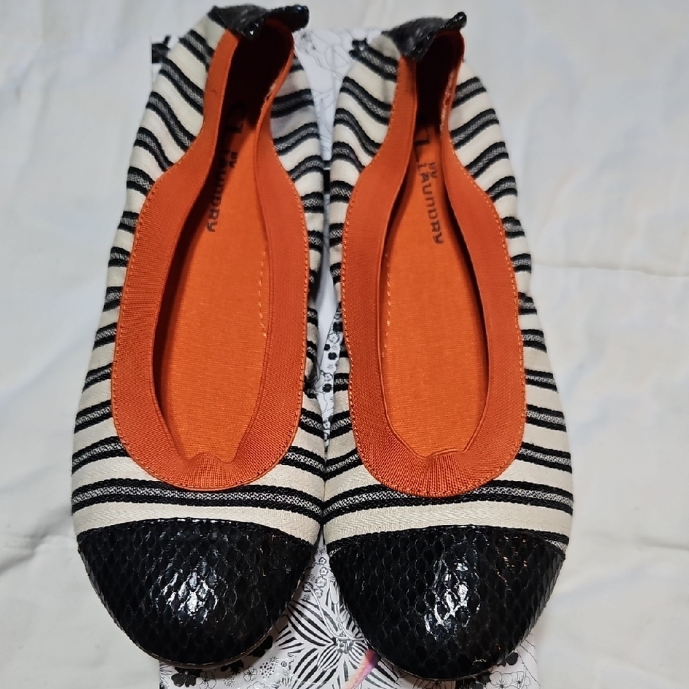 CL By Laundry Black and Orange Flats with Slip-On Comfort